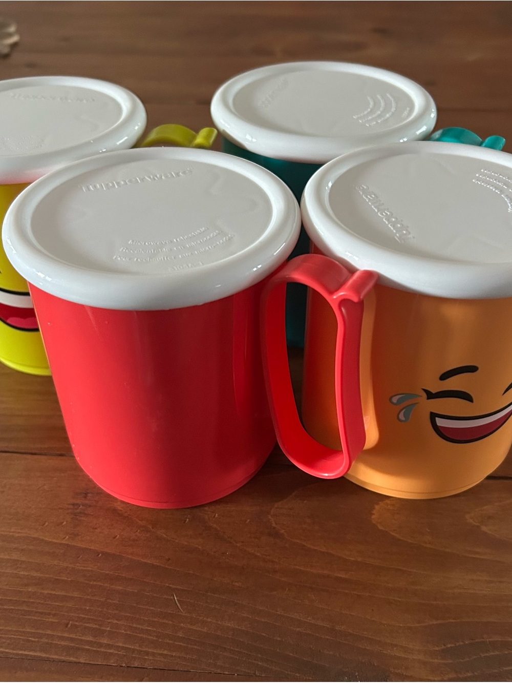 Tupperware Bright Emoji four Plastic Mugs with White Lids - Multicolor Set